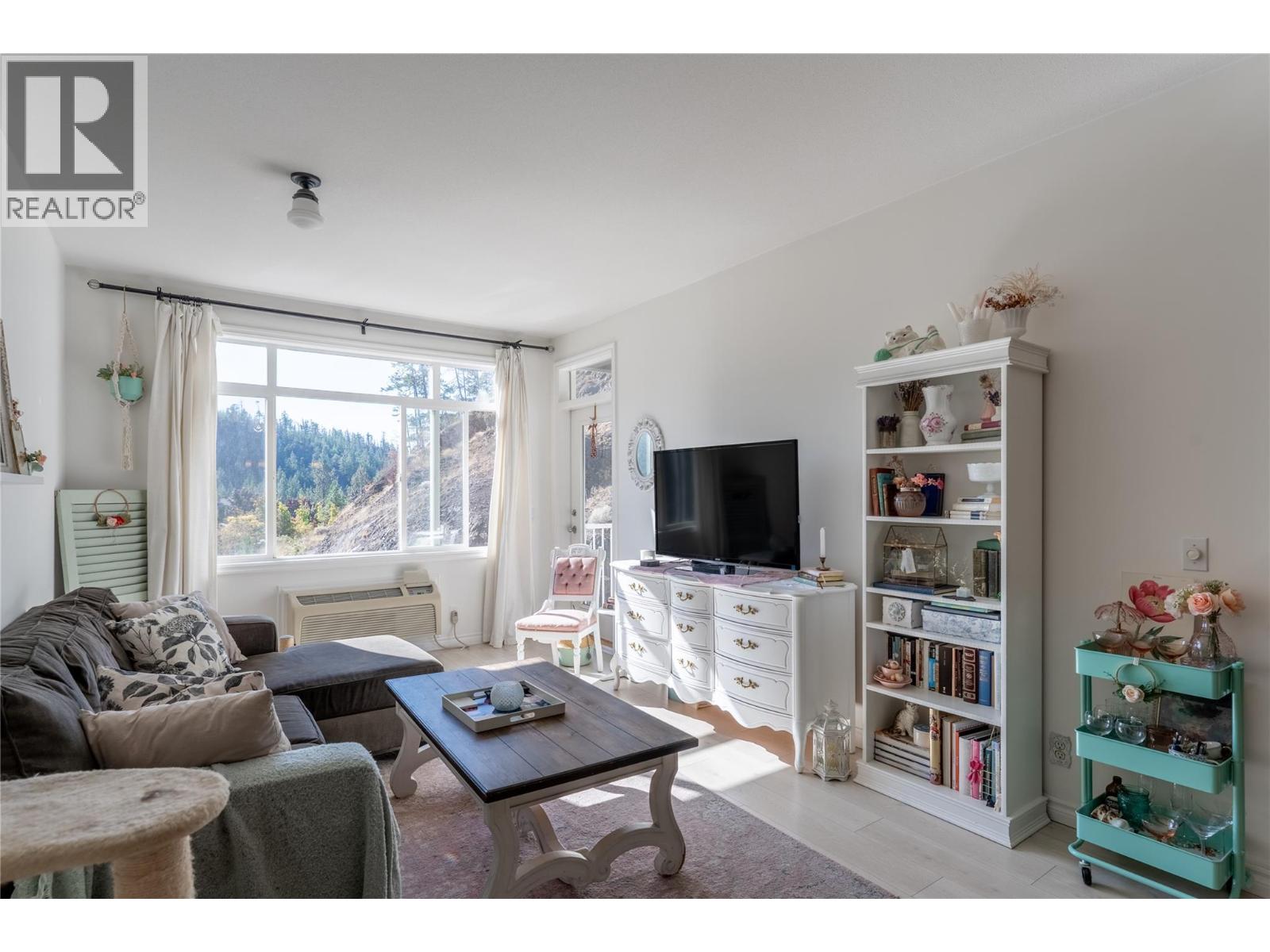 203 2523 Shannon View Drive, West Kelowna