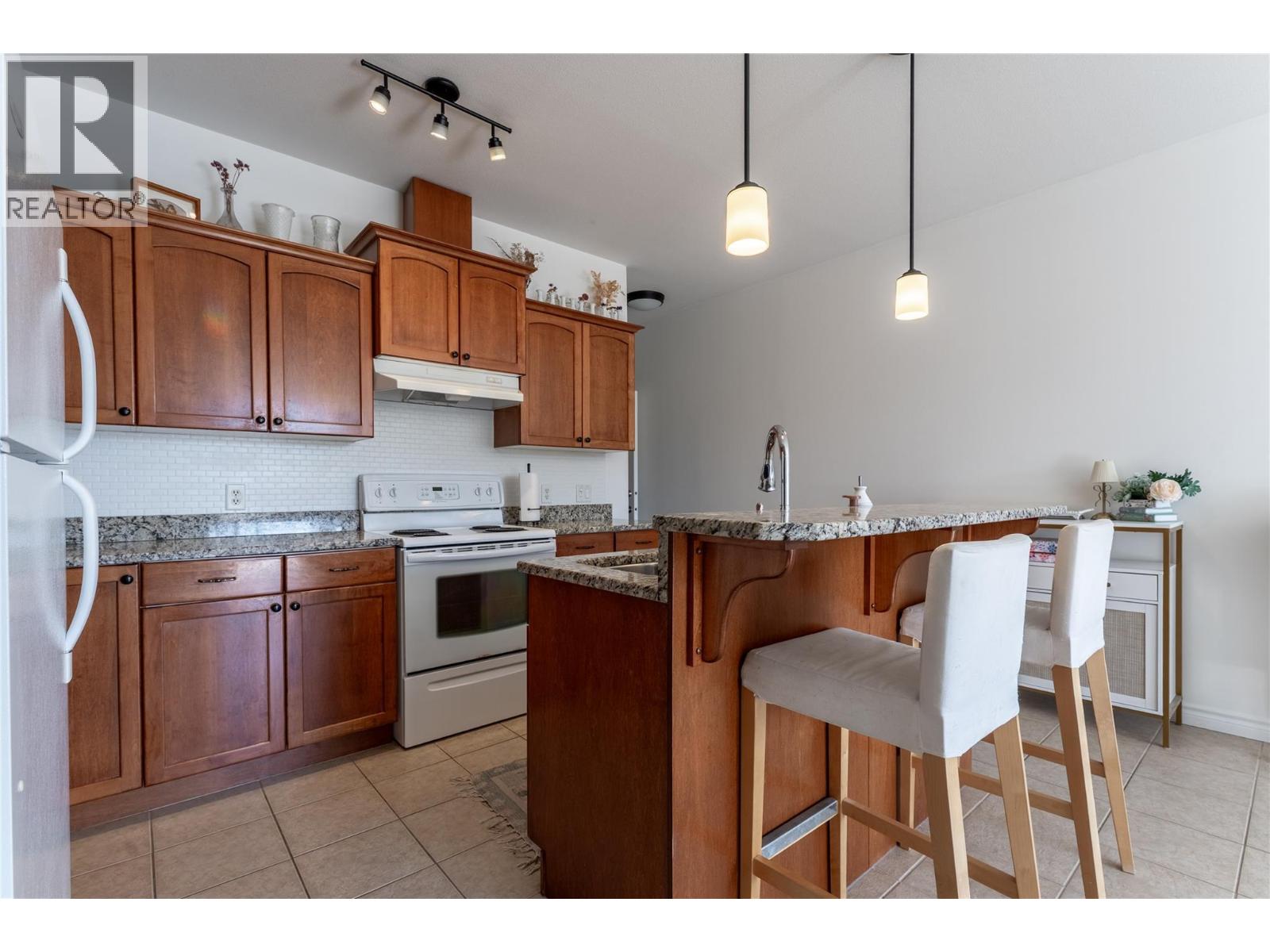 203 2523 Shannon View Drive, West Kelowna