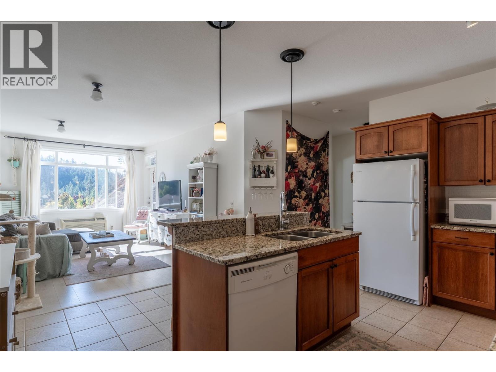 #203 2523 Shannon View Drive - 3