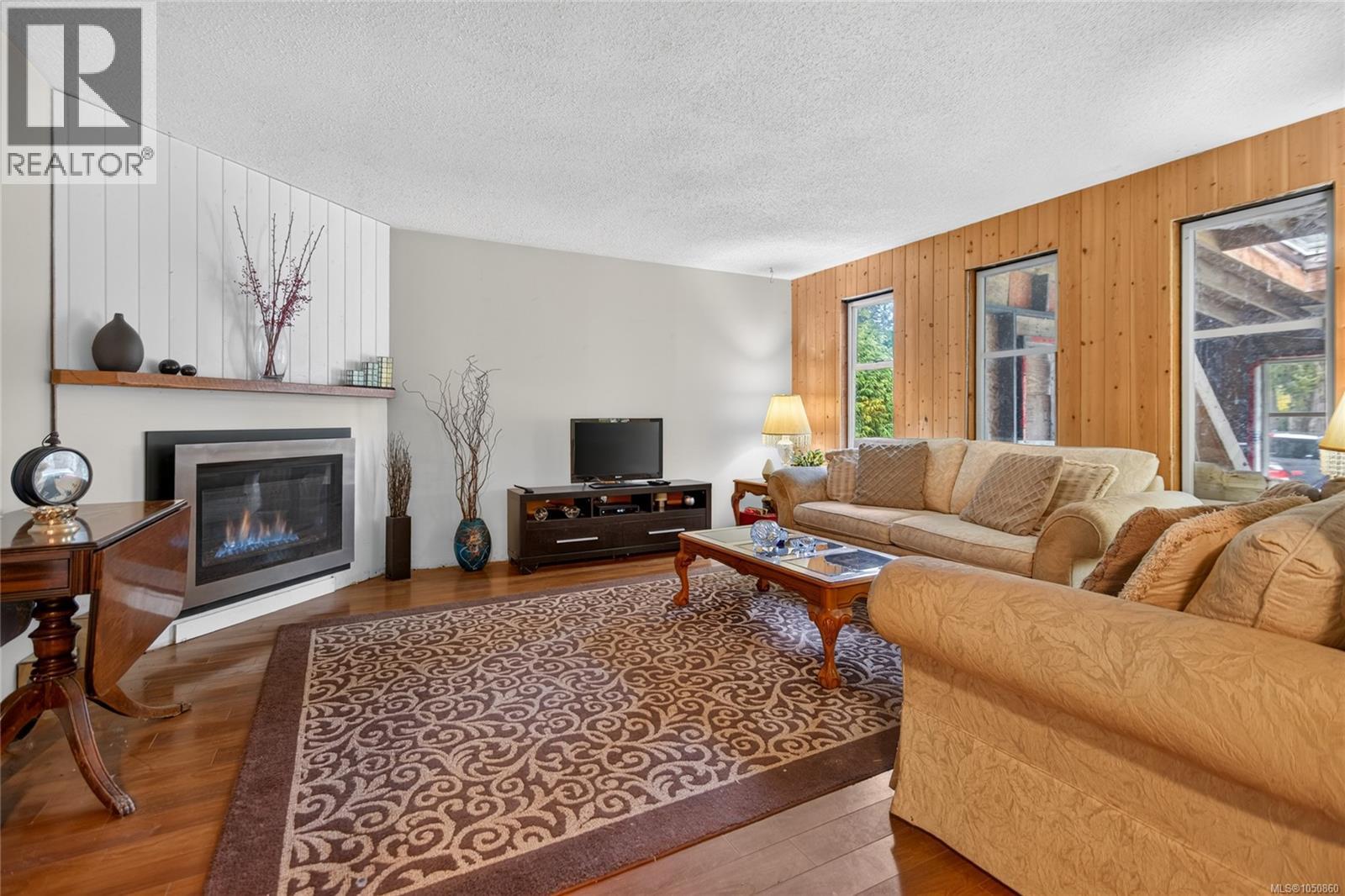 6553 Island Hwy N - 25