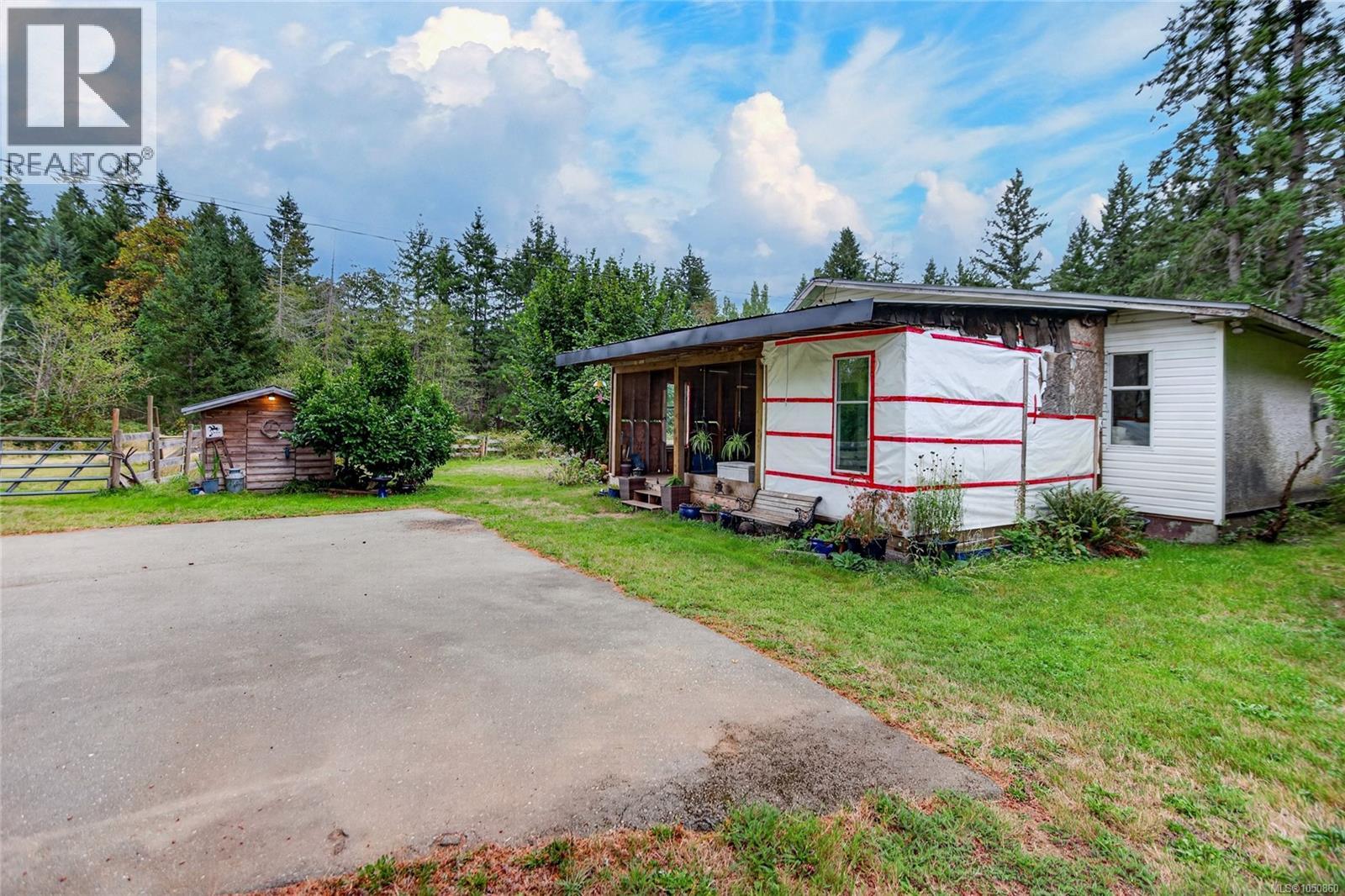 6553 Island Hwy N - Image 51