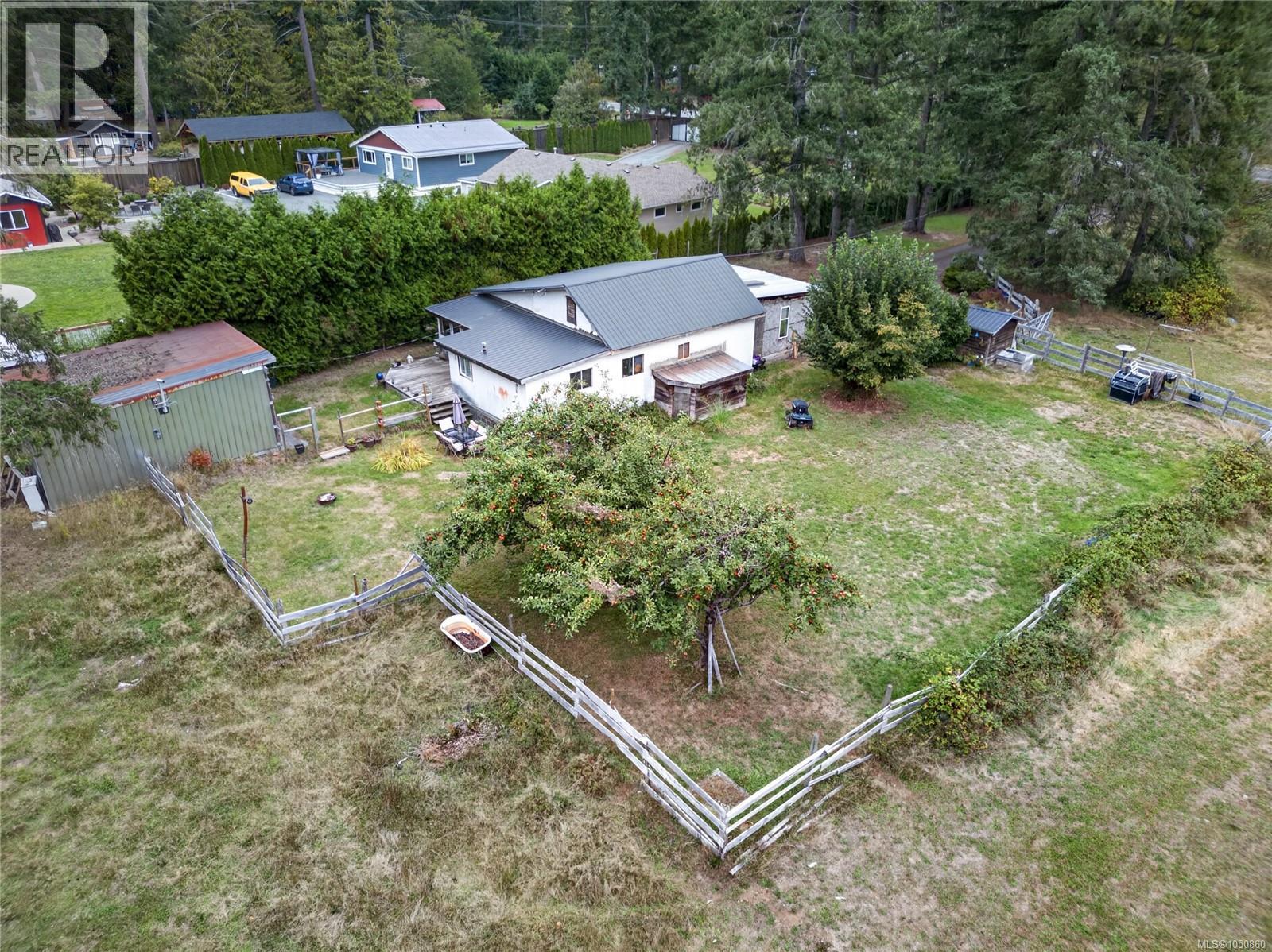 6553 Island Hwy N - 8