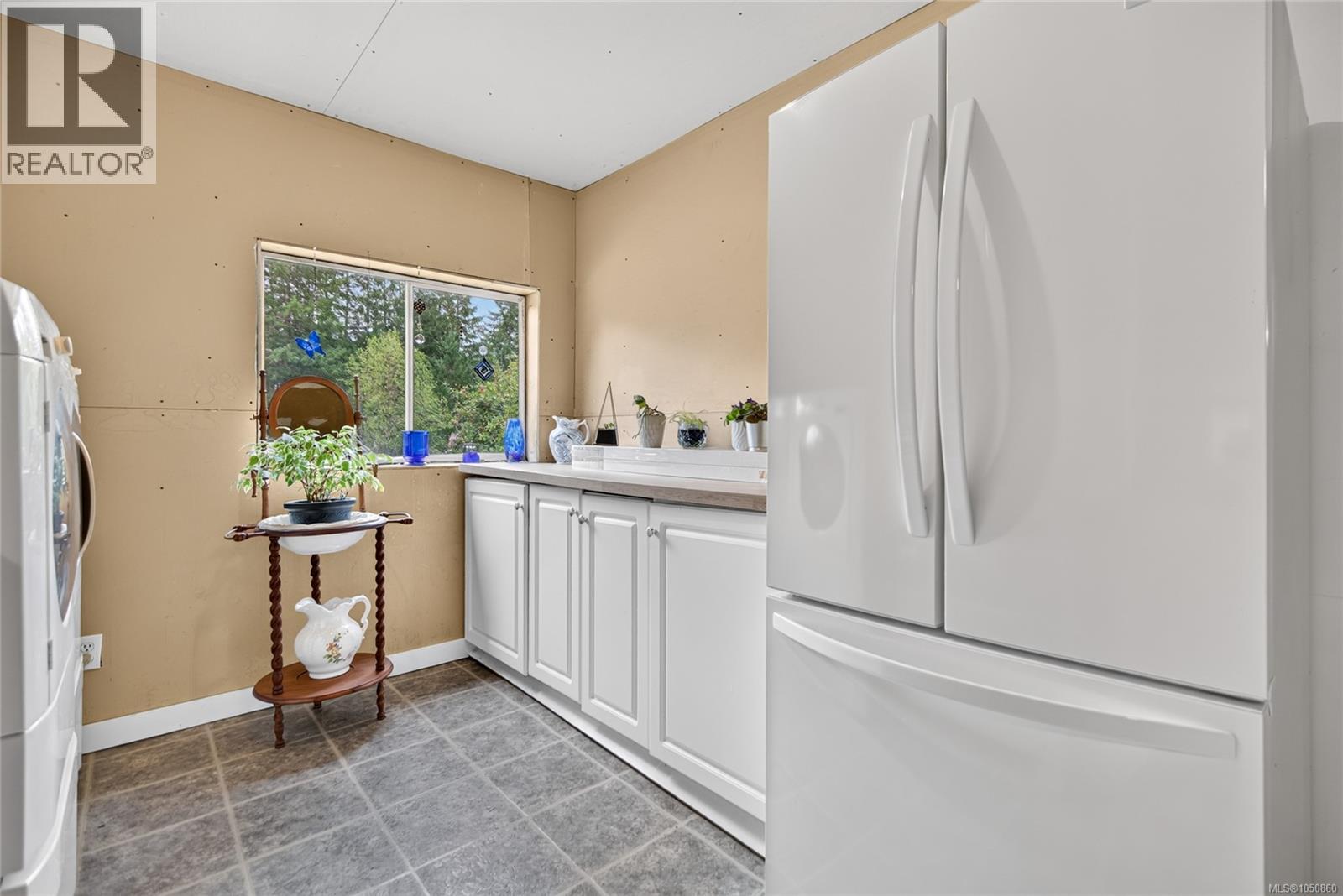 6553 Island Hwy N - 36