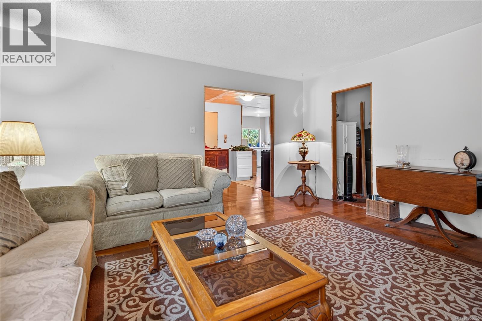 6553 Island Hwy N - Image 30