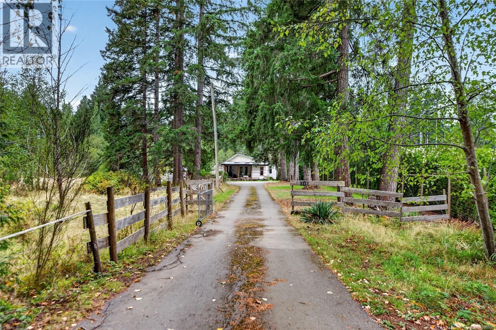 6553 Island Hwy N - Image 6