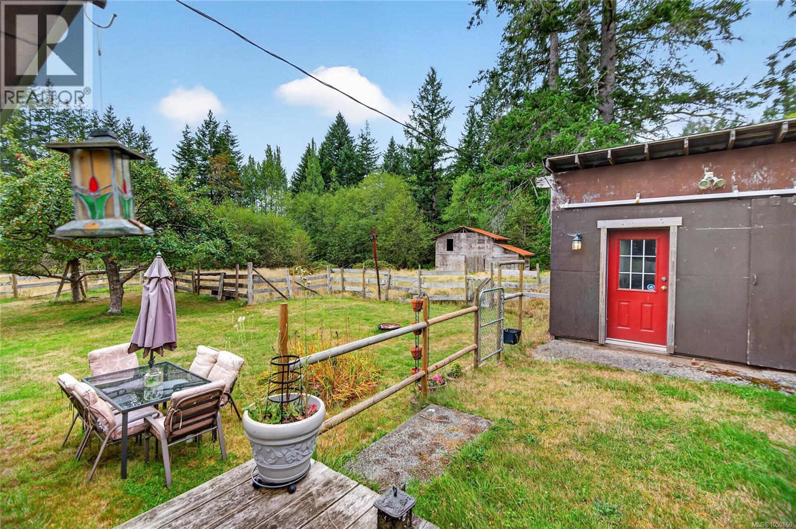 6553 Island Hwy N - Image 13