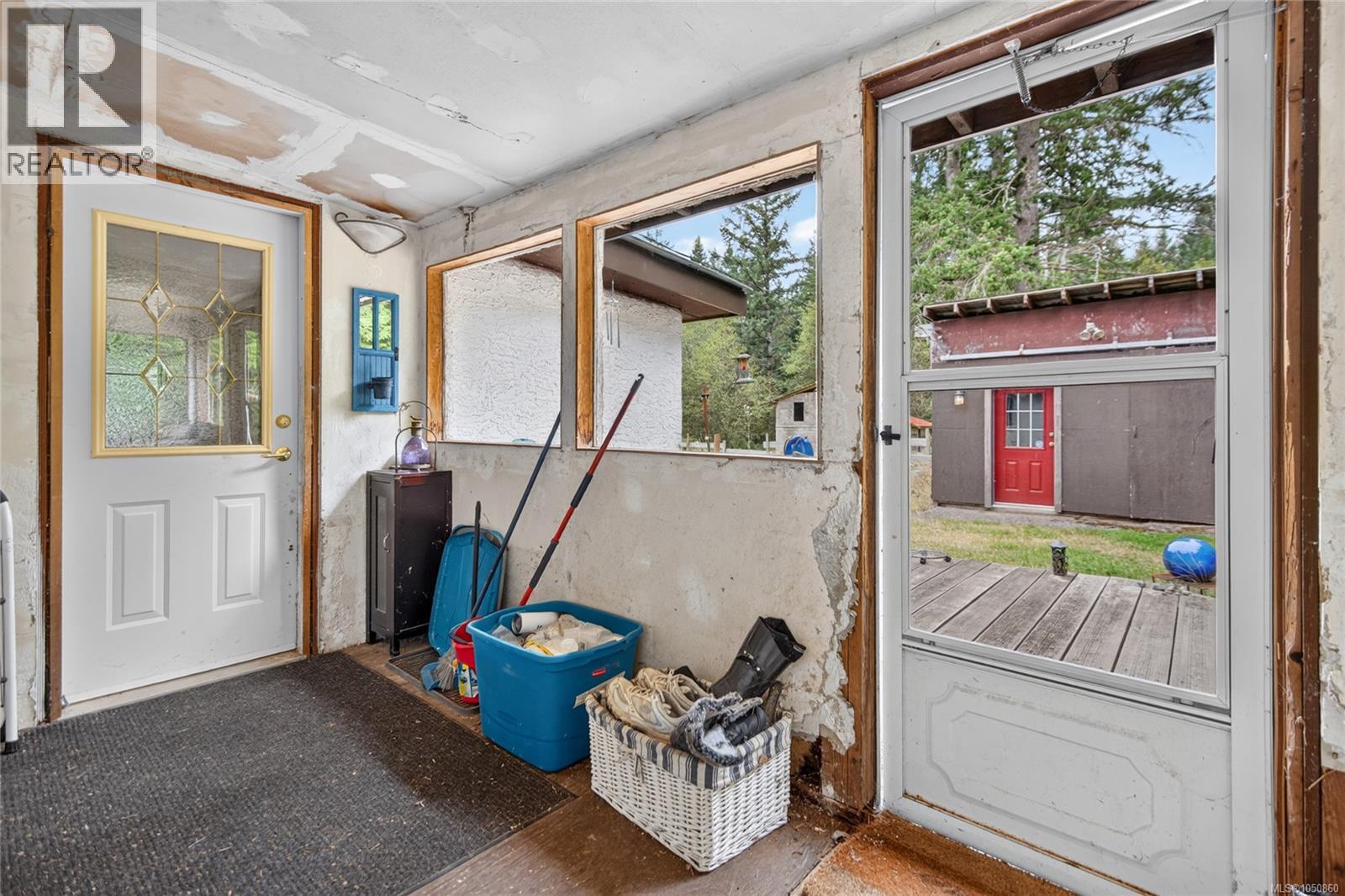 6553 Island Hwy N - Image 44