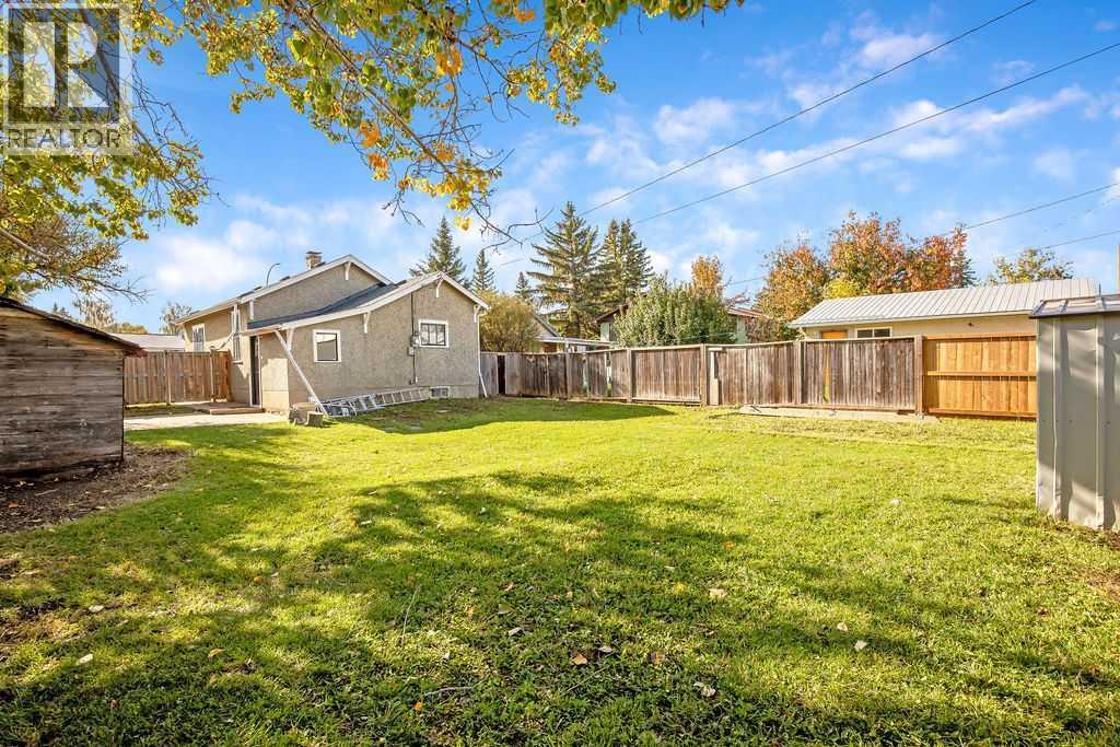 2308 24 Street - 26
