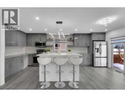 4pc Bathroom - 41 Royal Birch Terrace Nw, Calgary, AB T3G5N7 Photo 6
