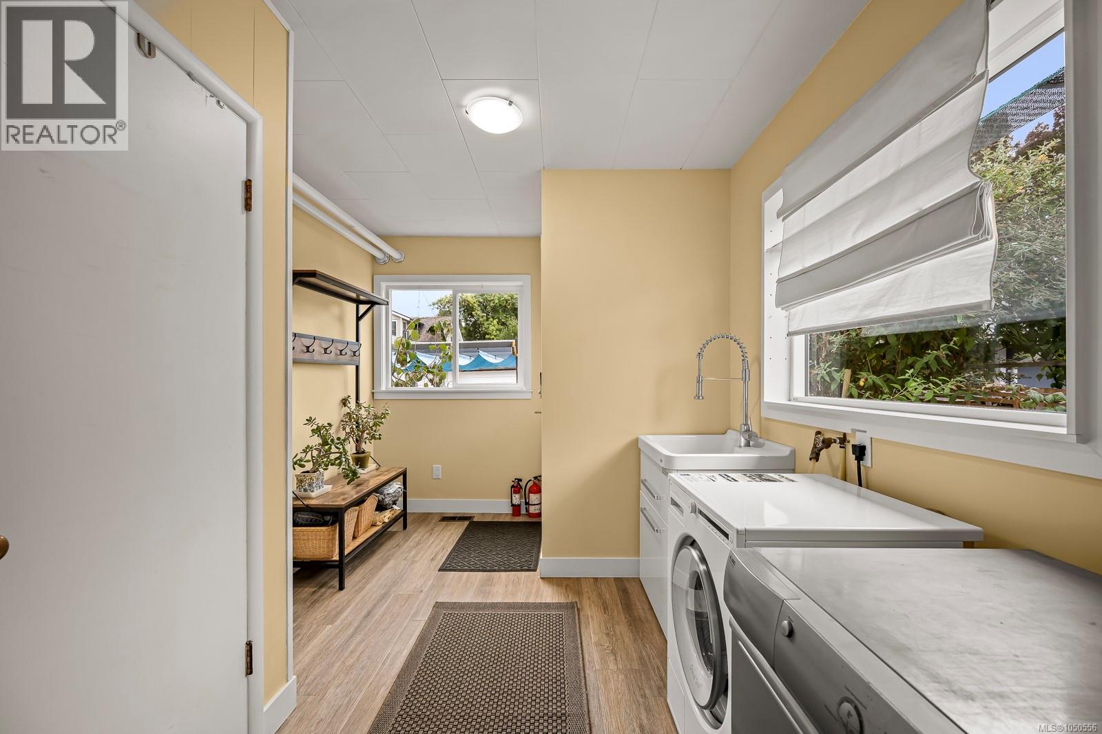 836 3rd St - Image 19