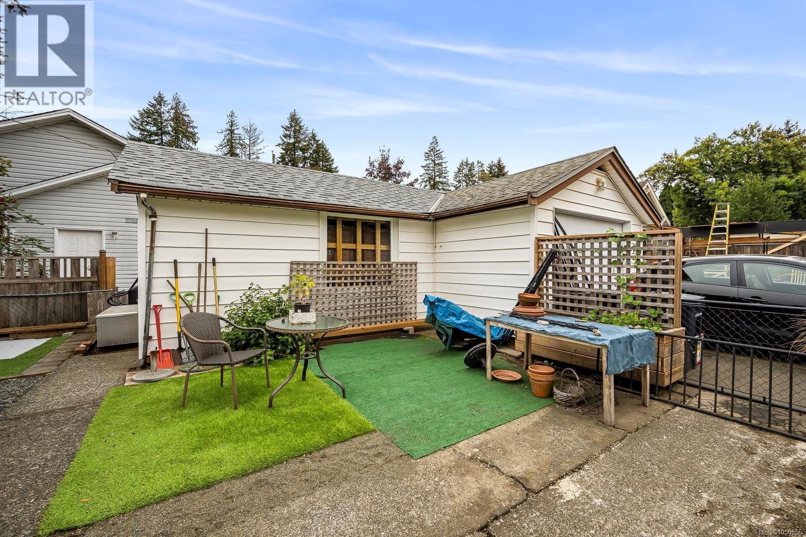836 3rd St - 25
