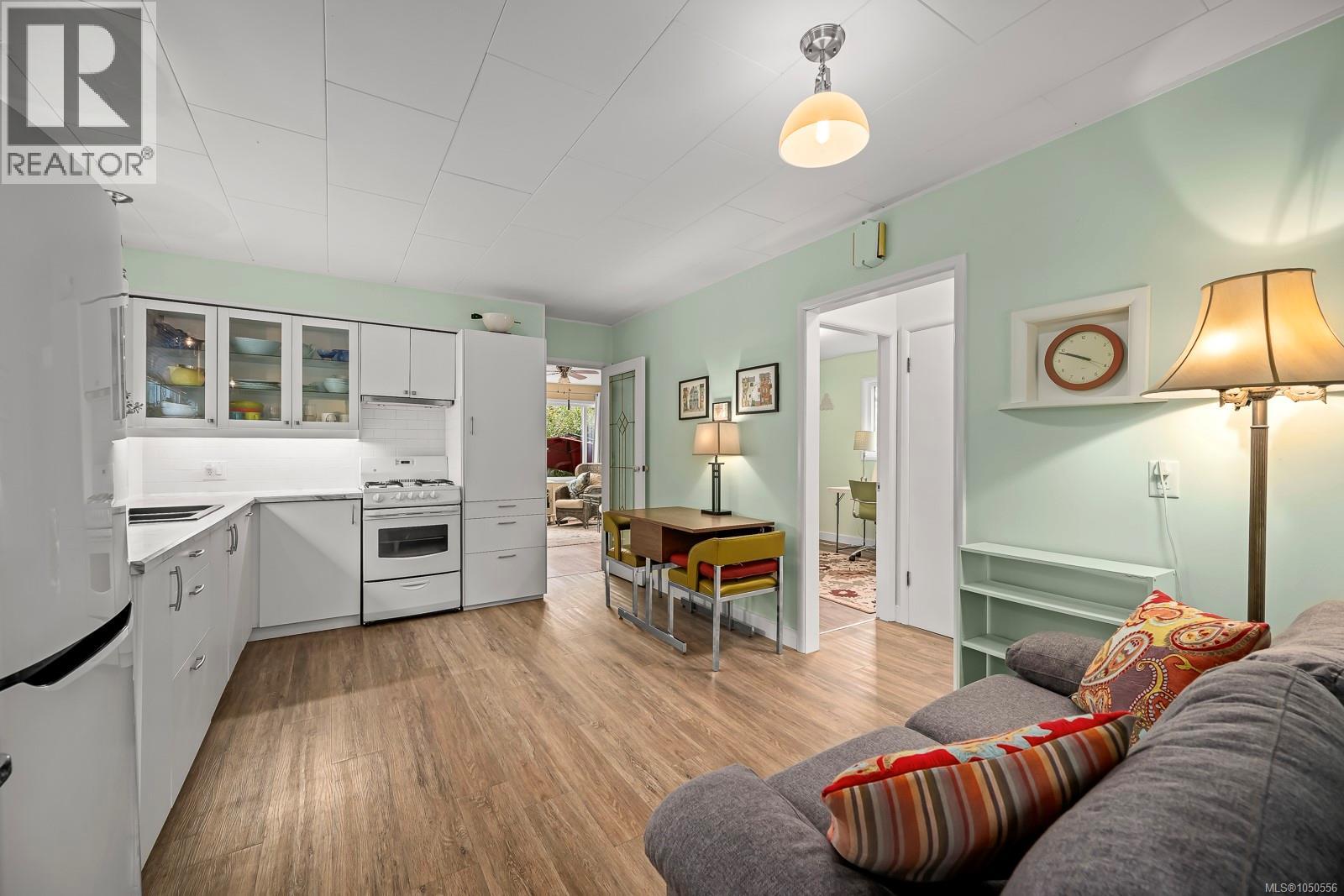 836 3rd St - 14