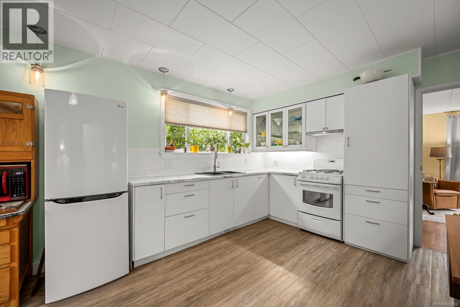 836 3rd St - 10