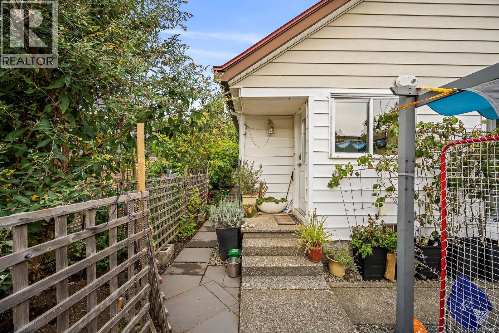 836 3rd St - 31