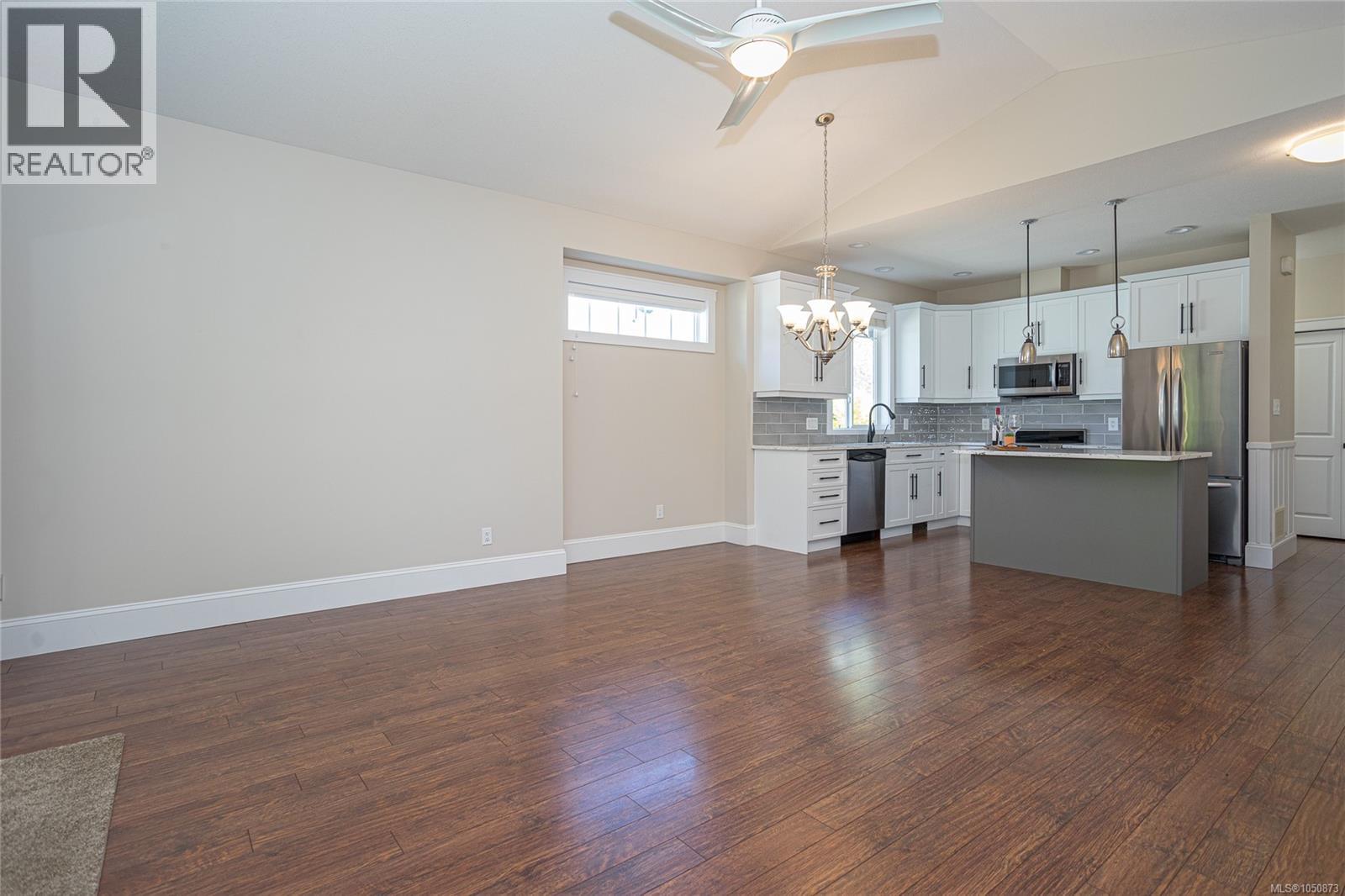 #18 3110 Cook St - 13