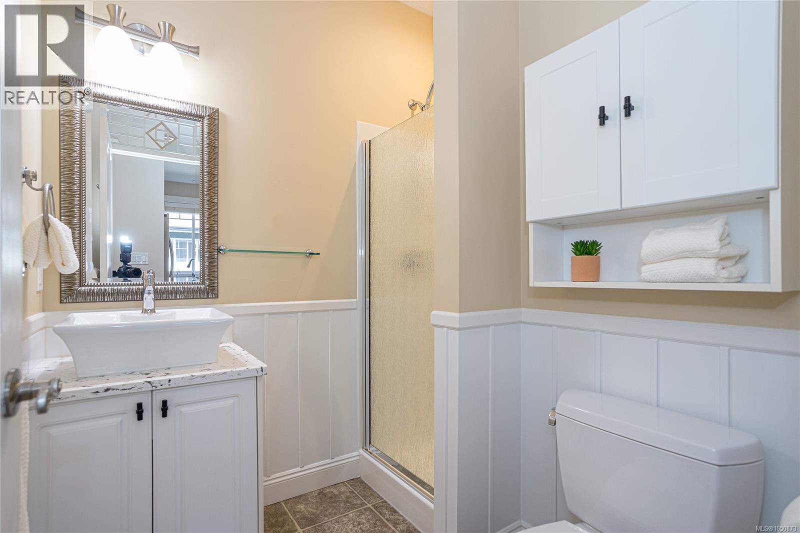 #18 3110 Cook St - 23