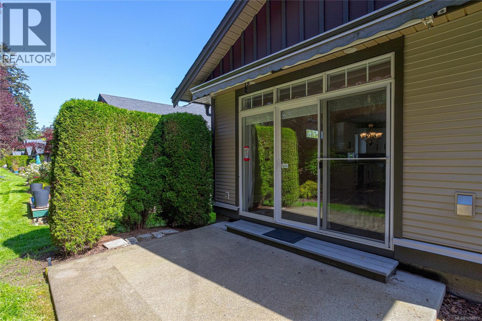 #18 3110 Cook St - 28