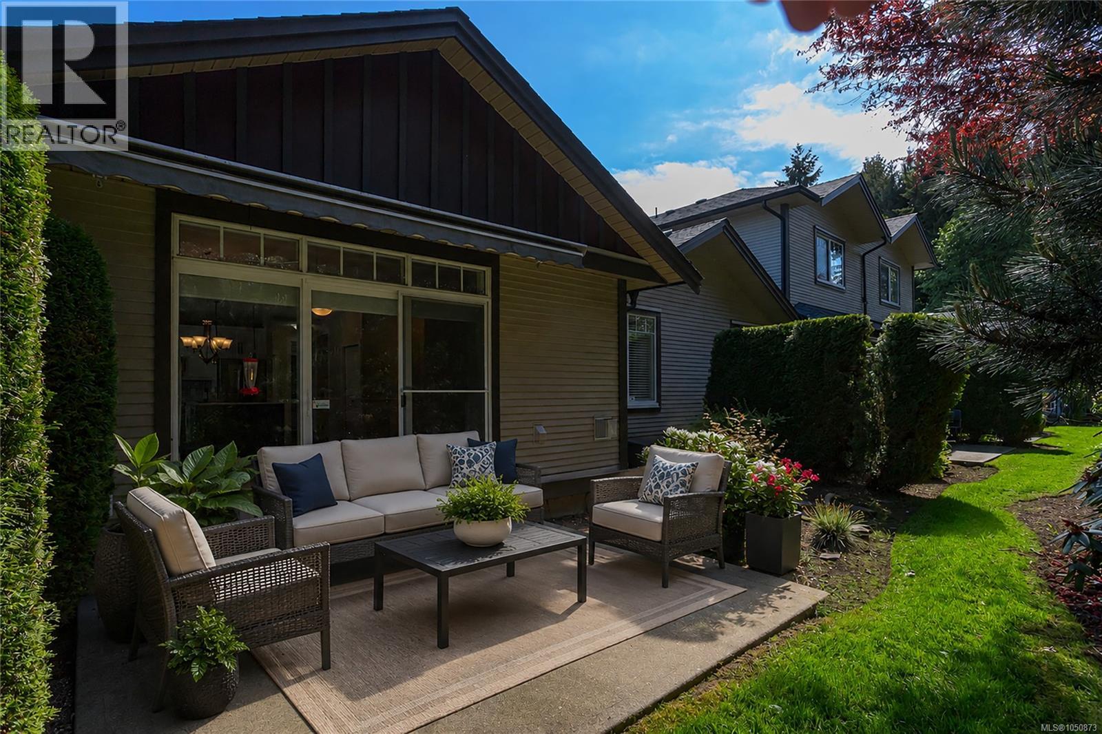 #18 3110 Cook St - Image 26