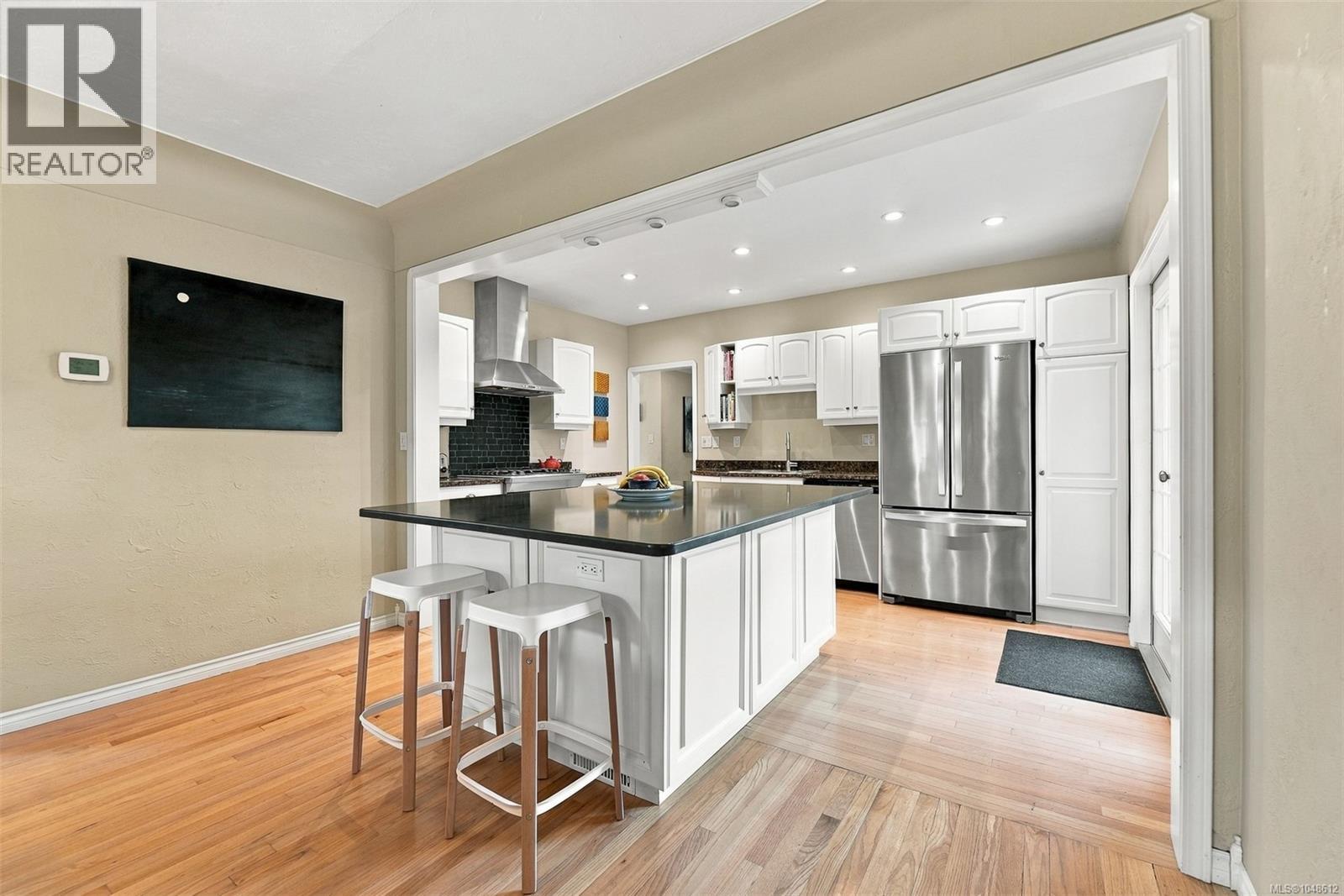  711 Richmond Avenue, Victoria