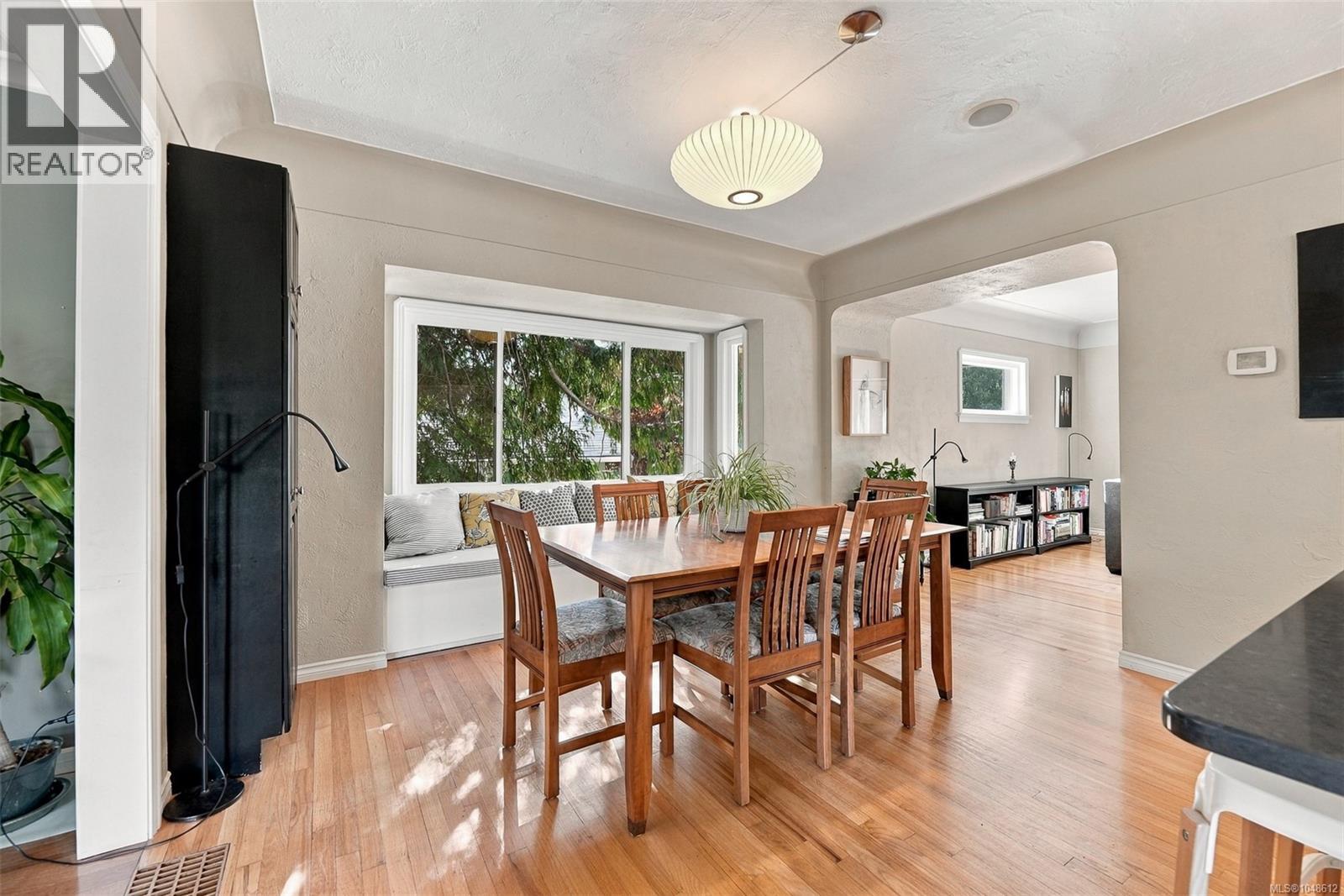 711 Richmond Ave - 11