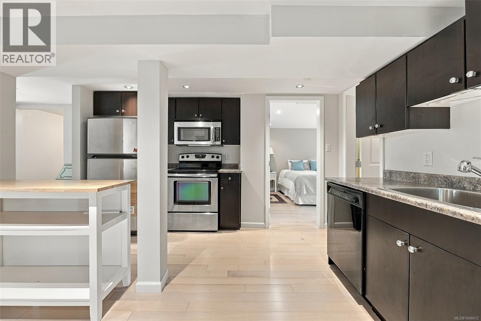  711 Richmond Avenue, Victoria