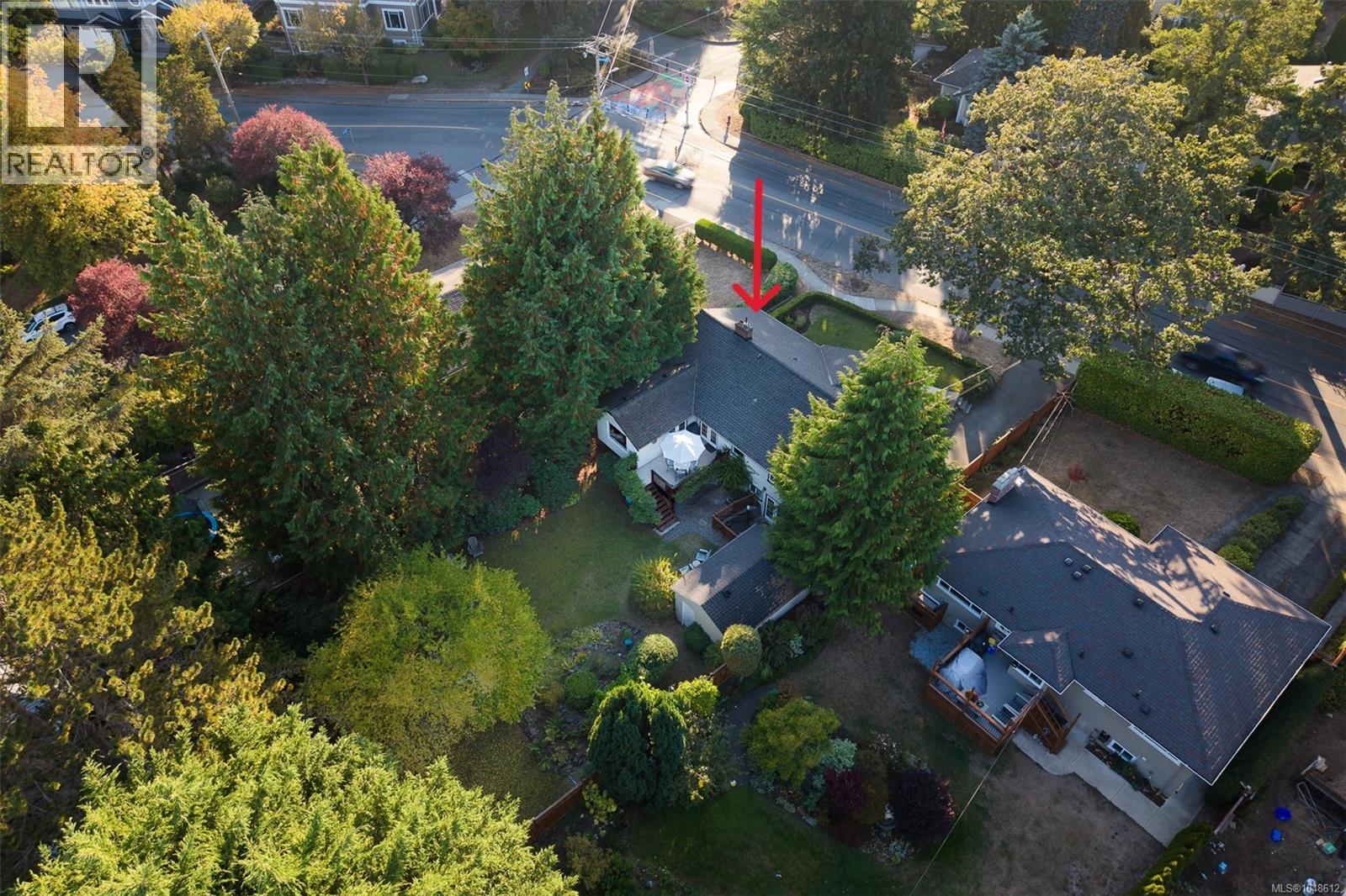 711 Richmond Avenue, Victoria