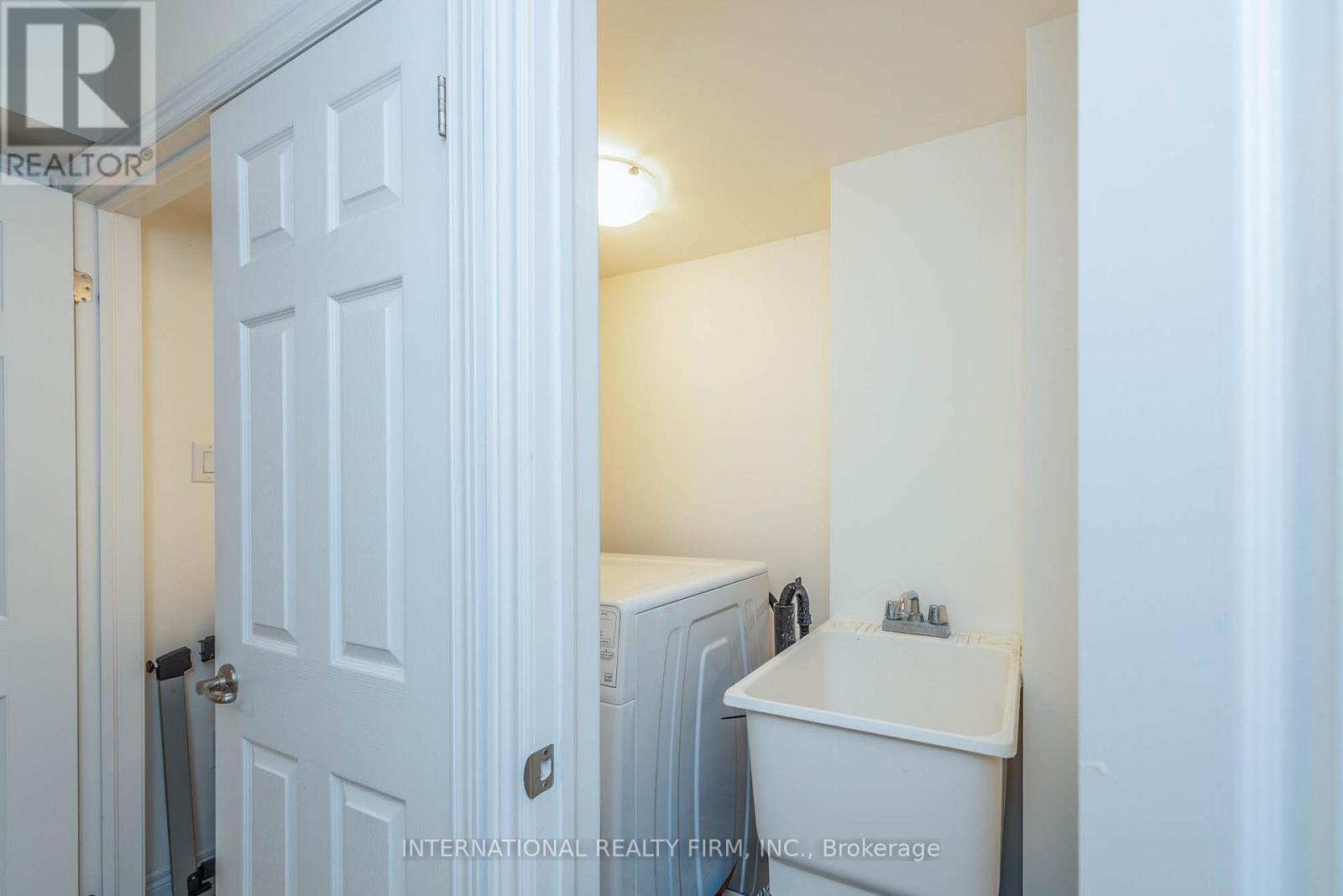 99 HUGUENOT ROAD - Image 32
