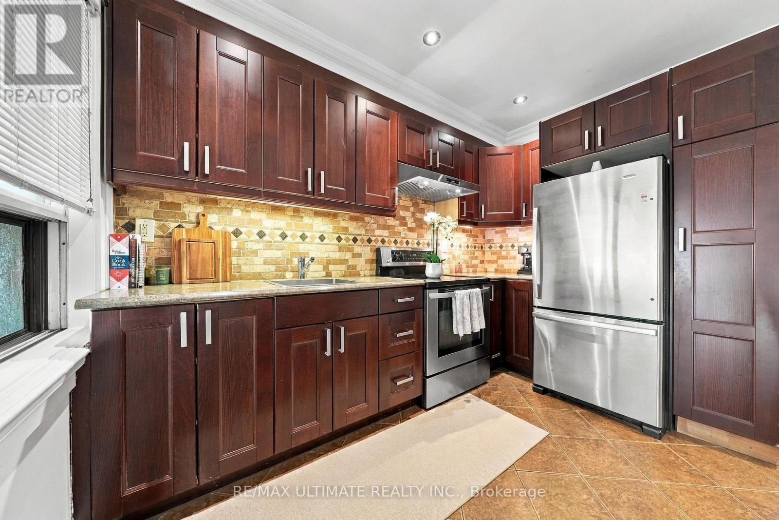 372 BLACKTHORN AVENUE, Toronto (Keelesdale-Eglinton West) — photo 5