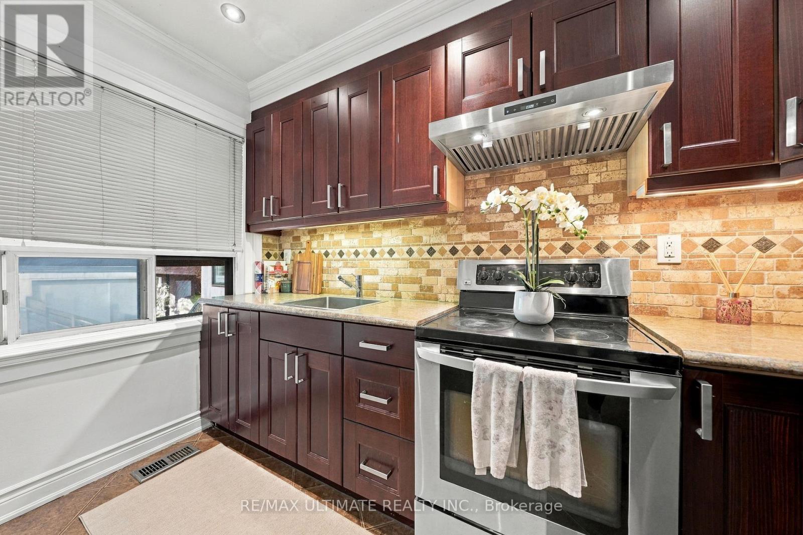 372 BLACKTHORN AVENUE, Toronto (Keelesdale-Eglinton West) — photo 7