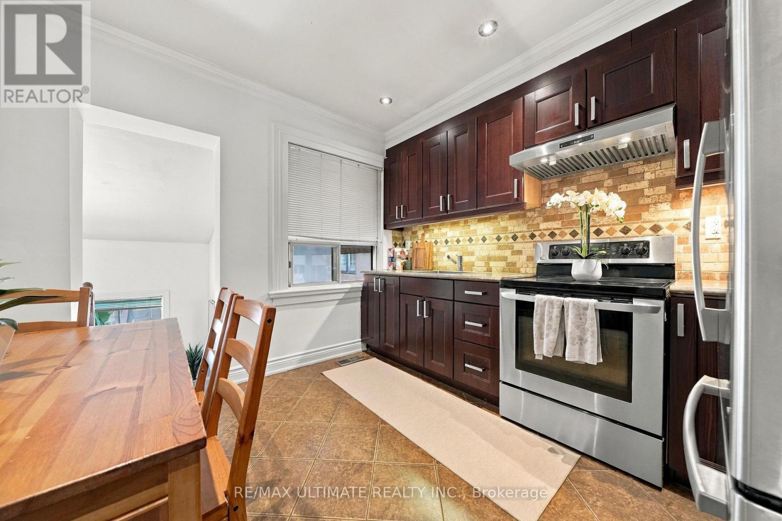 372 BLACKTHORN AVENUE, Toronto (Keelesdale-Eglinton West) — photo 8