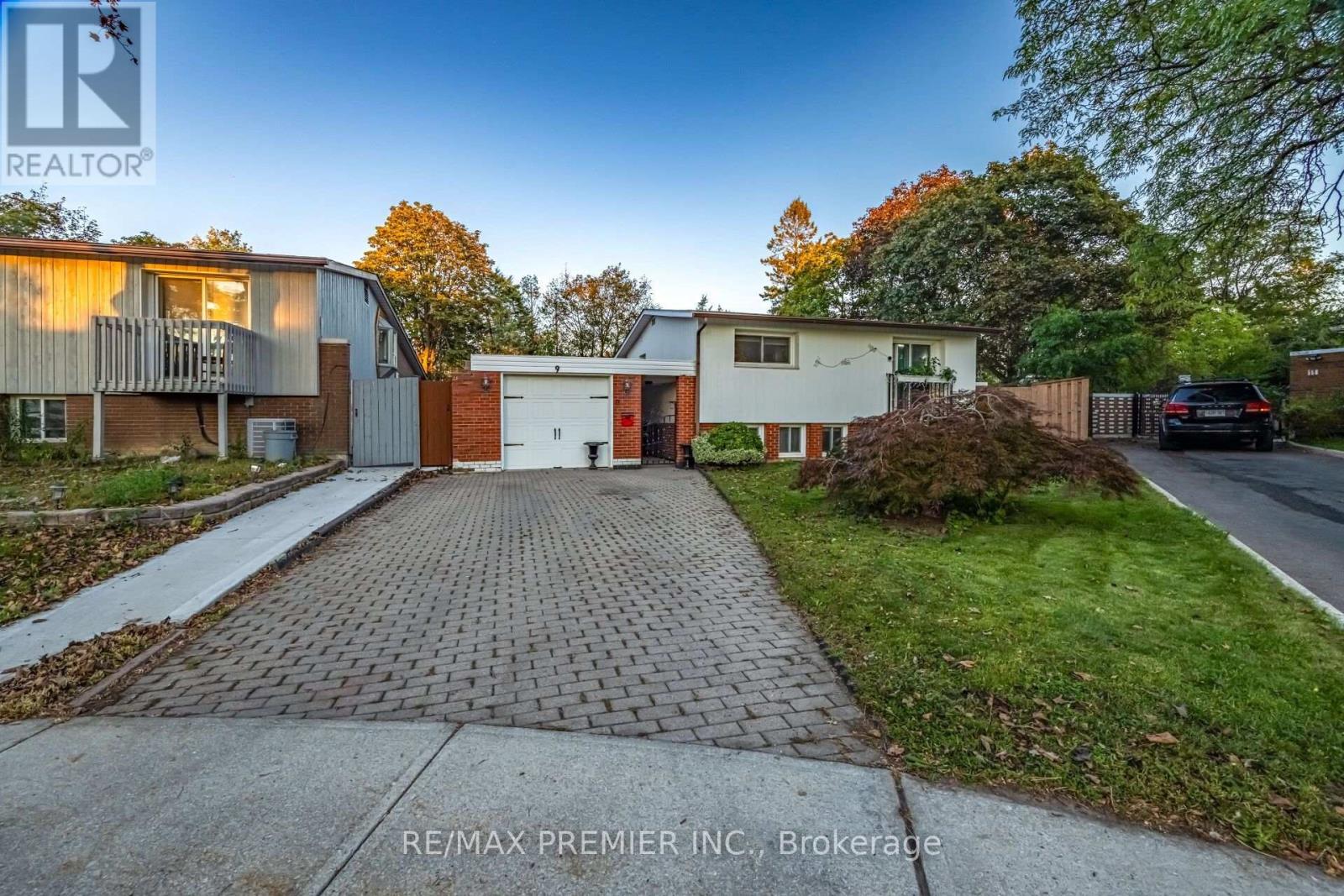 9 ADELINE COURT, Toronto (Mount Olive-Silverstone-Jamestown) — photo 2