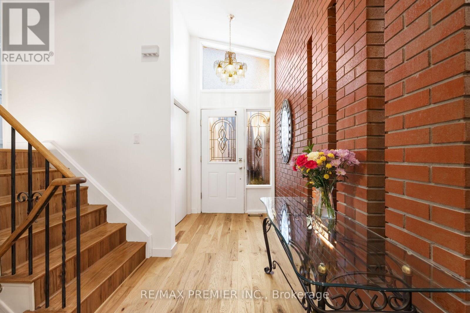 9 ADELINE COURT, Toronto (Mount Olive-Silverstone-Jamestown) — photo 5