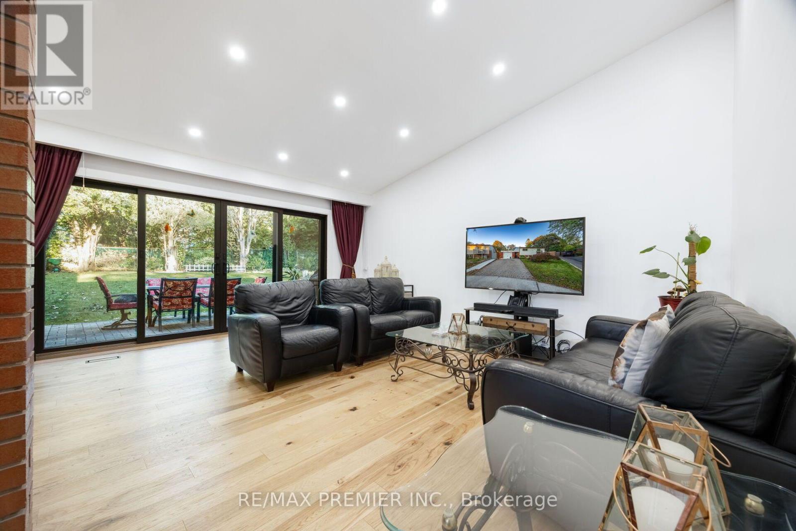 9 ADELINE COURT, Toronto (Mount Olive-Silverstone-Jamestown) — photo 7