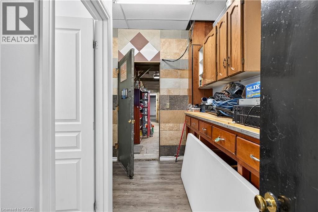 689 E BARTON Street E, Hamilton — photo 14