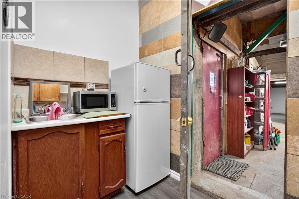 689 E BARTON Street E, Hamilton — photo 15