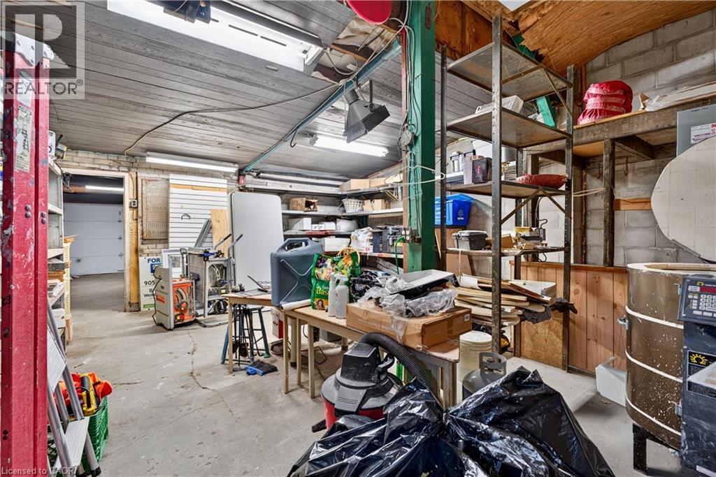 689 E BARTON Street E, Hamilton — photo 16