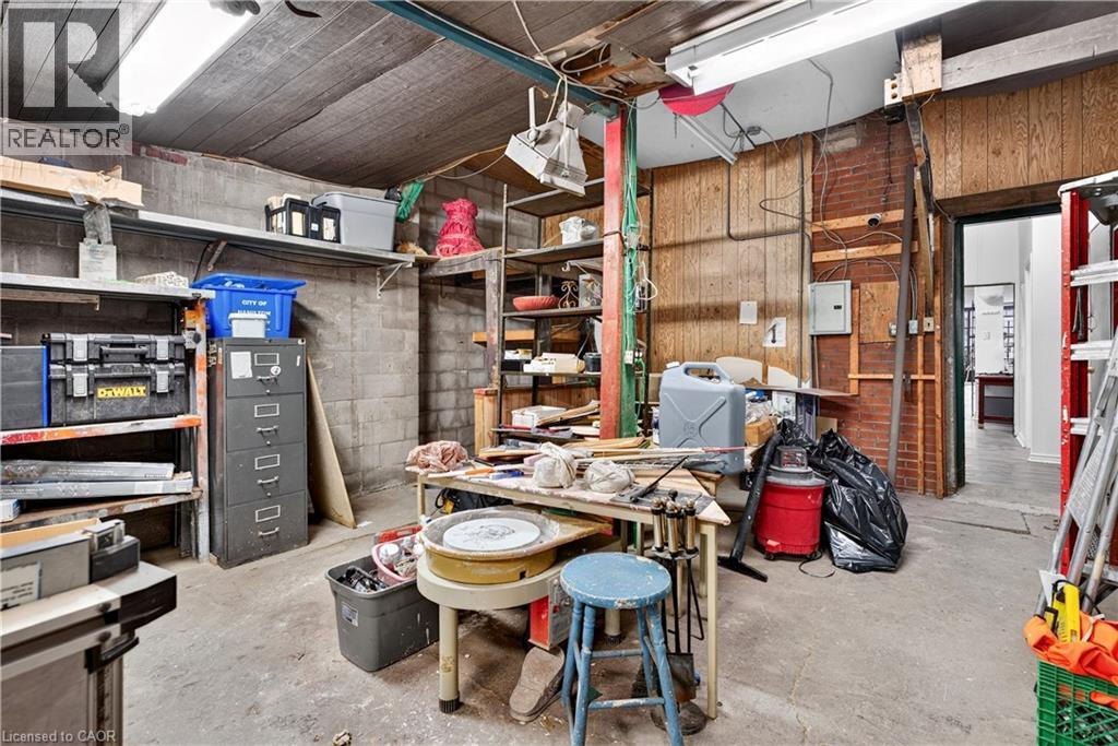 689 E BARTON Street E, Hamilton — photo 17