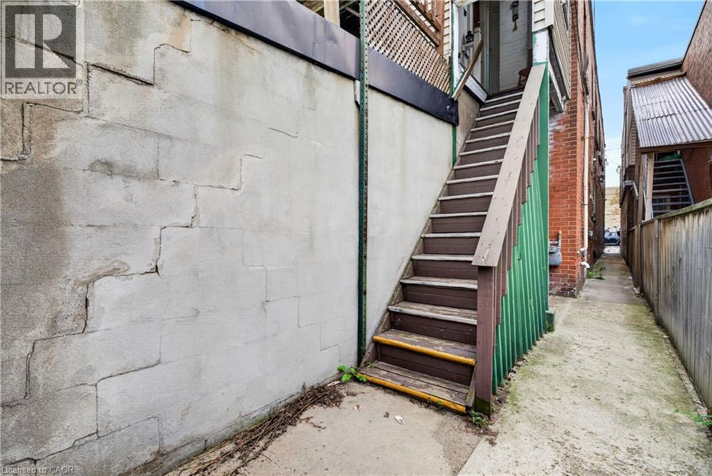 689 E BARTON Street E, Hamilton — photo 32