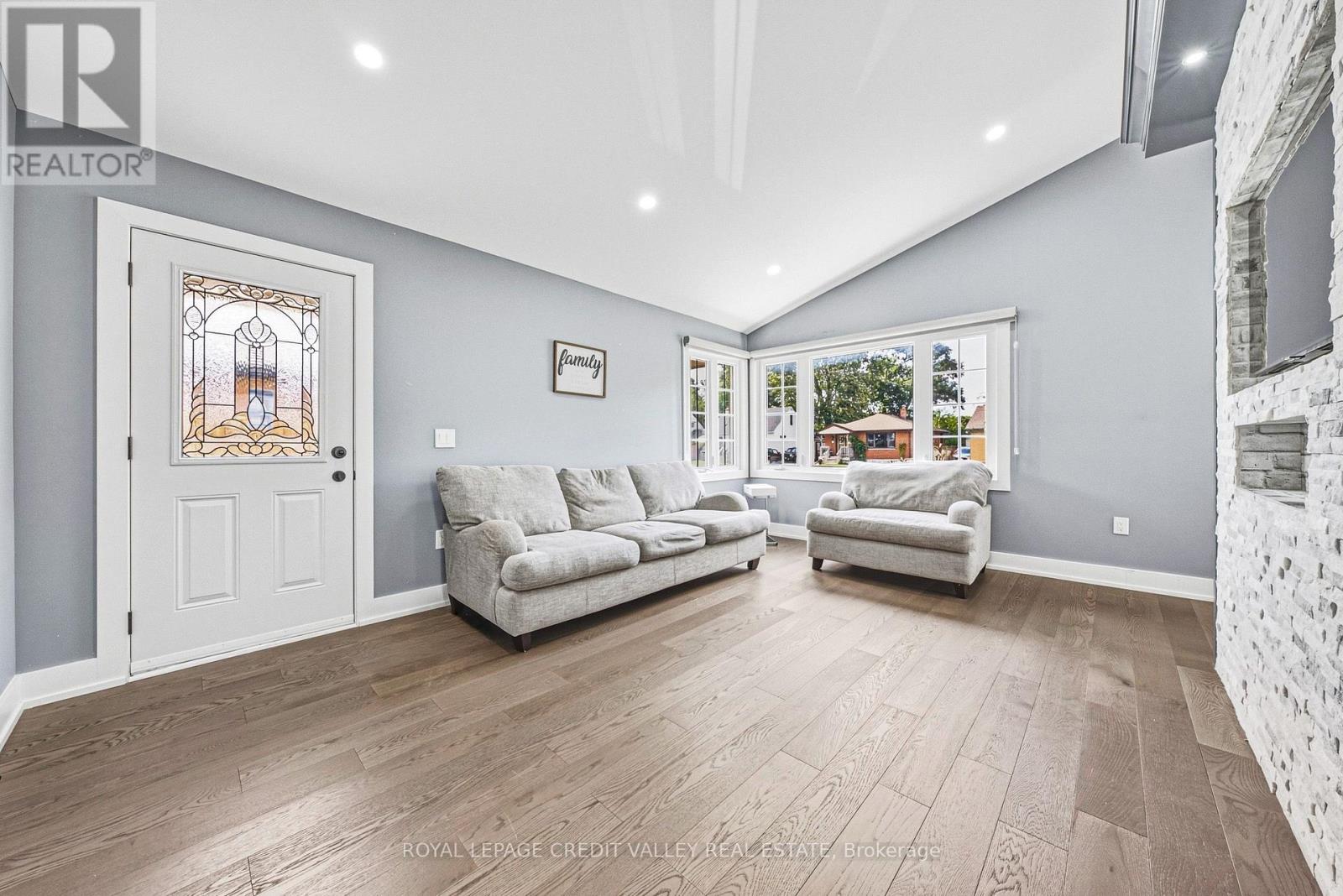 12 STEVENSON AVENUE, London East (East N) — photo 7