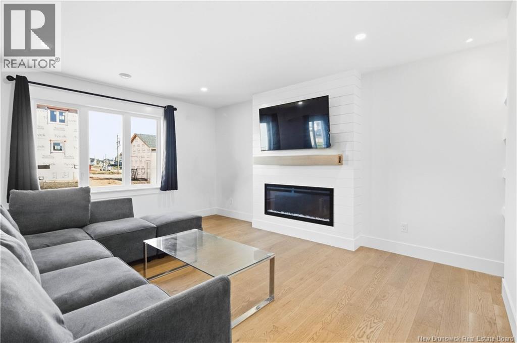 136 Runneymeade Road - 12