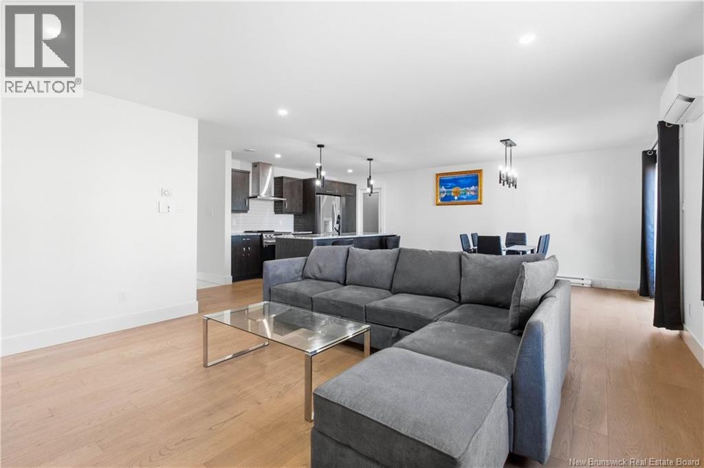 136 Runneymeade Road - 14
