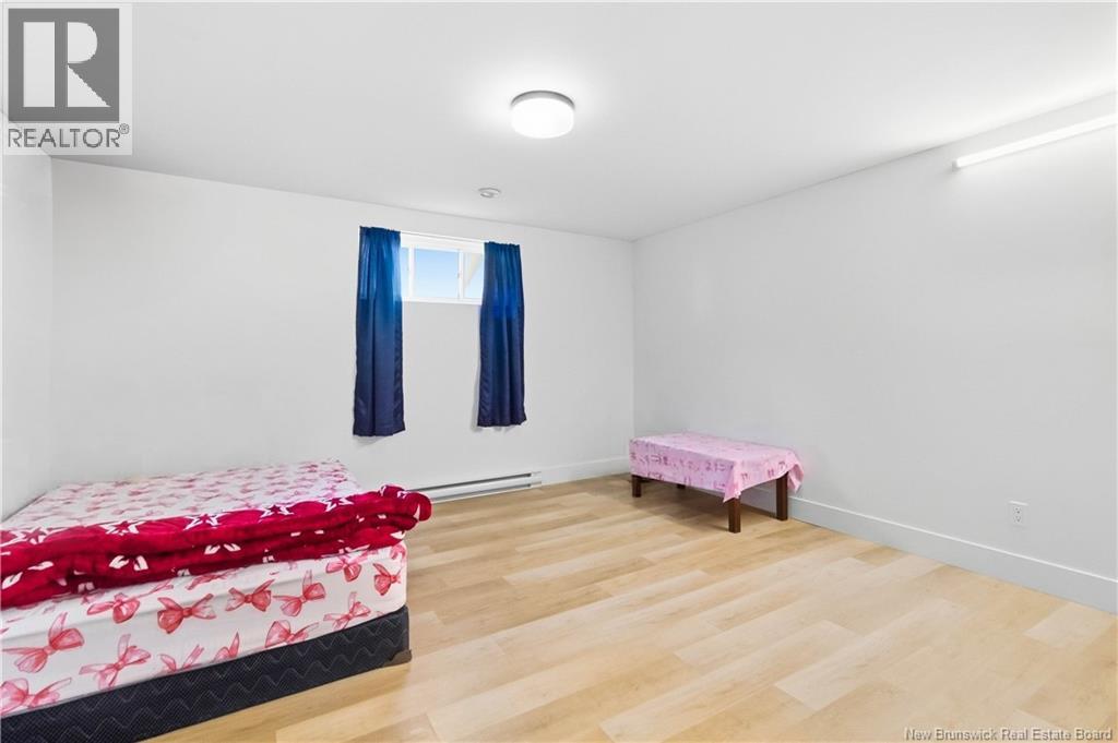 136 Runneymeade Road - 39