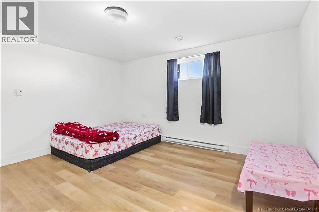 136 Runneymeade Road - 40