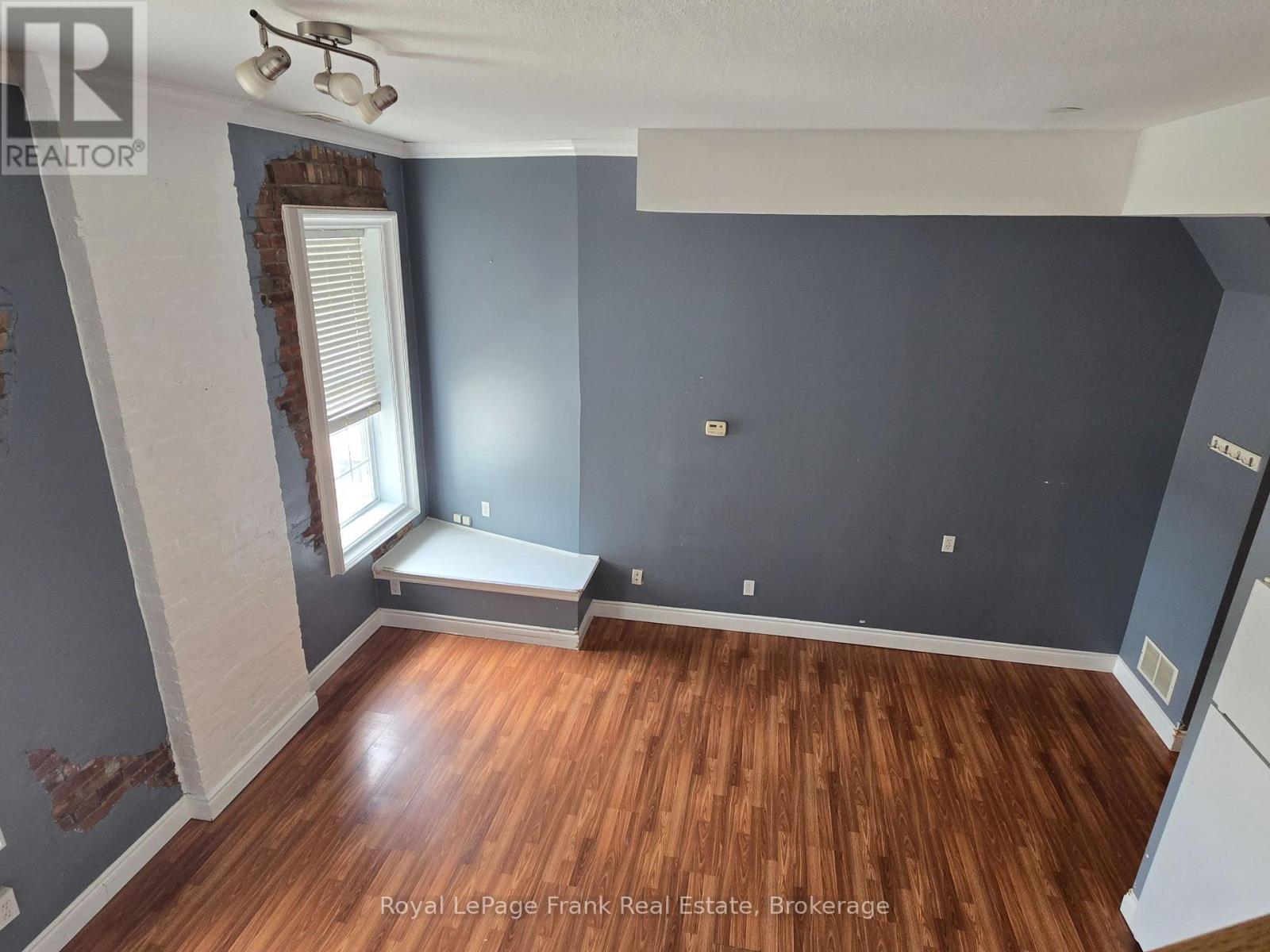 207 - 54 KING STREET E, Clarington (Bowmanville) — photo 3