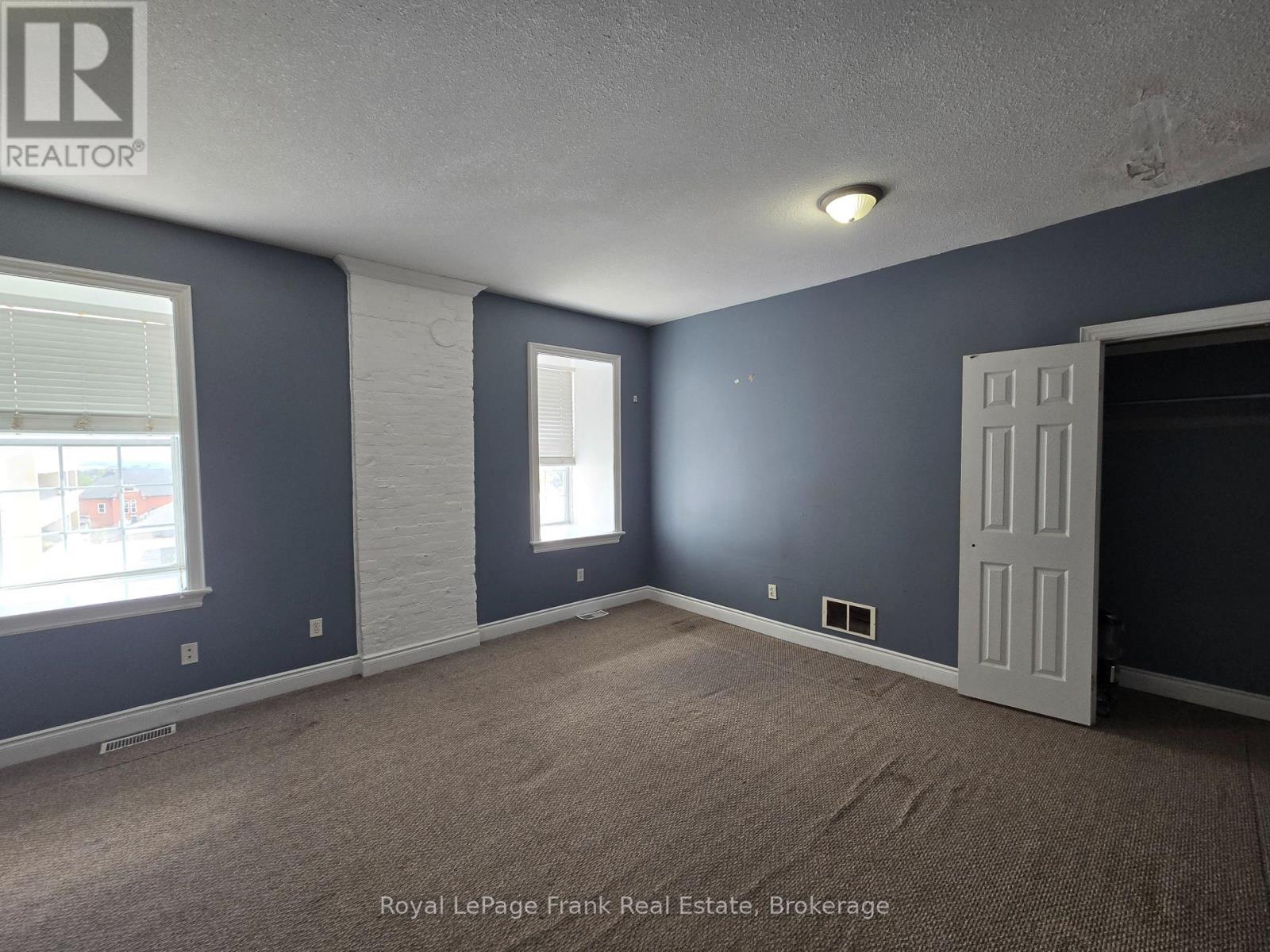 207 - 54 KING STREET E, Clarington (Bowmanville) — photo 5
