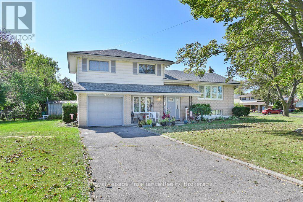 145 LELAND DRIVE, Belleville (Belleville Ward) — photo 2