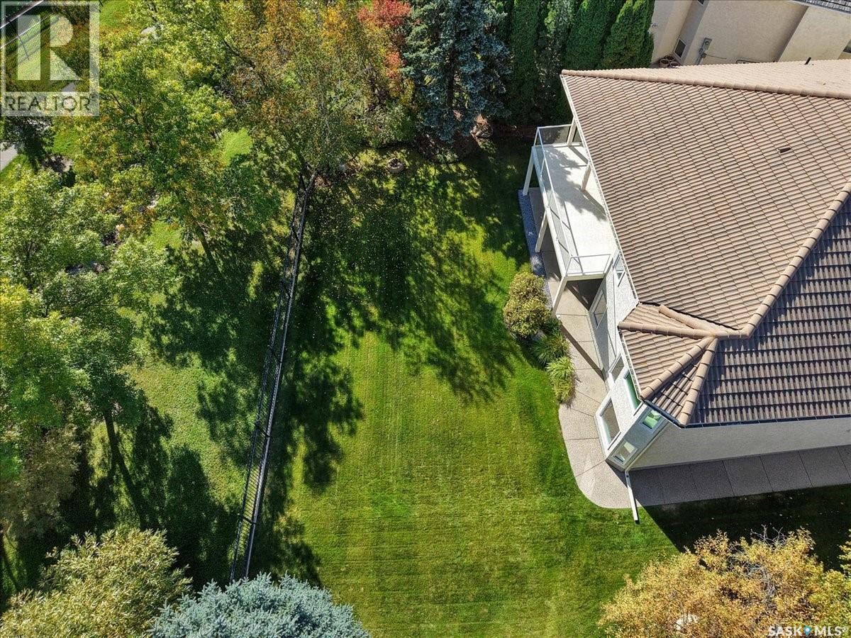 322 Collins CRESCENT - 54