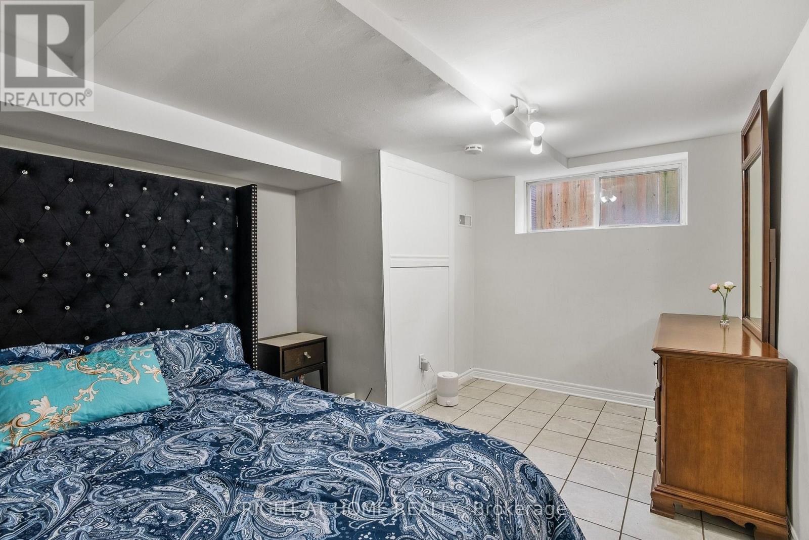 B - 537 CLARKE ROAD, London East (East H) — photo 11