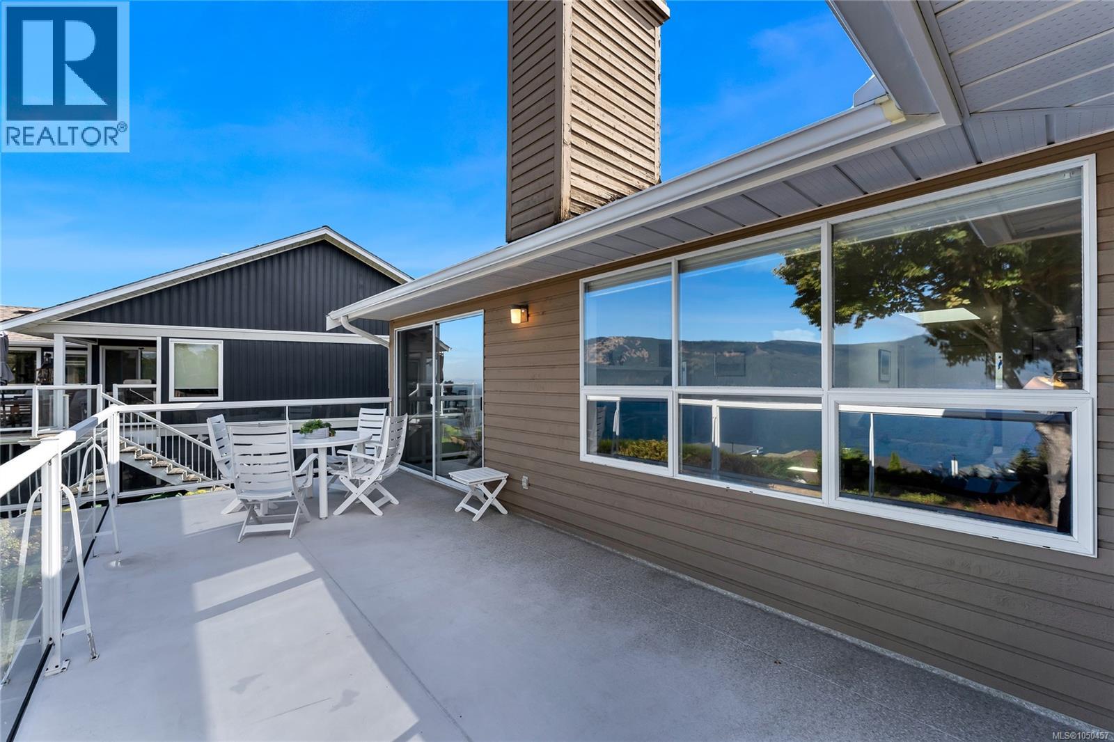 3673 Arbutus Dr N - Image 16