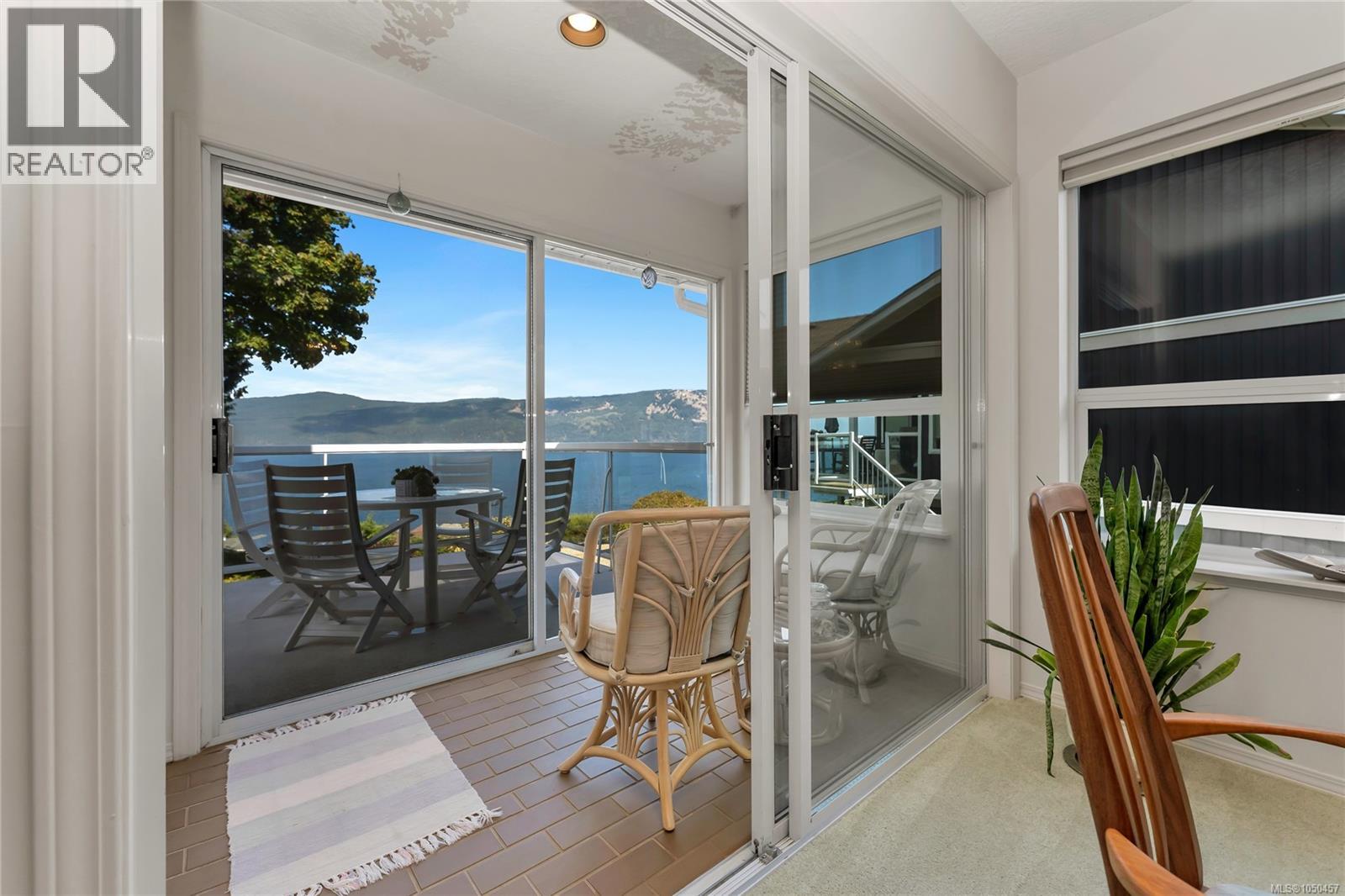 3673 Arbutus Dr N - 12
